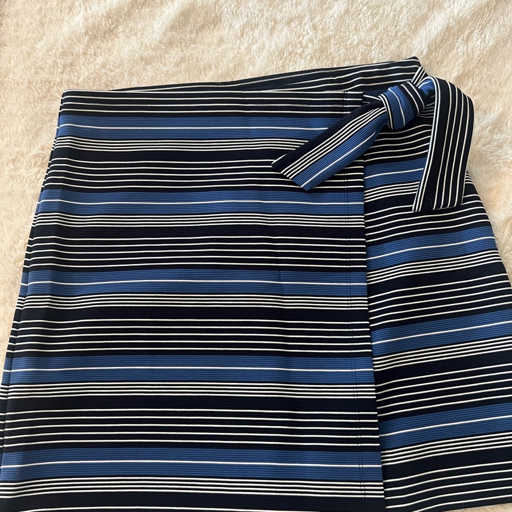 NWT | LOFT | Navy and White Striped Skirt | Size Medium